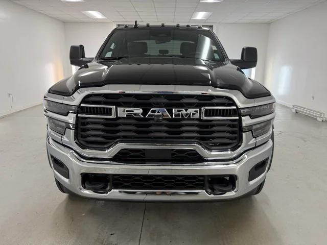 2025 RAM Ram 5500 Chassis Cab RAM 5500 TRADESMAN CHASSIS CREW CAB 4X4 60 CA