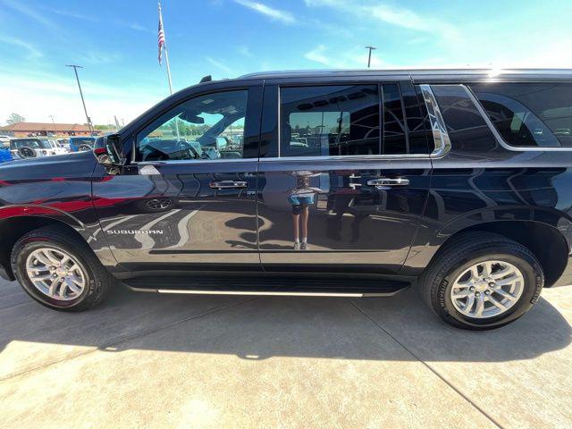 2023 Chevrolet Suburban 4WD LT