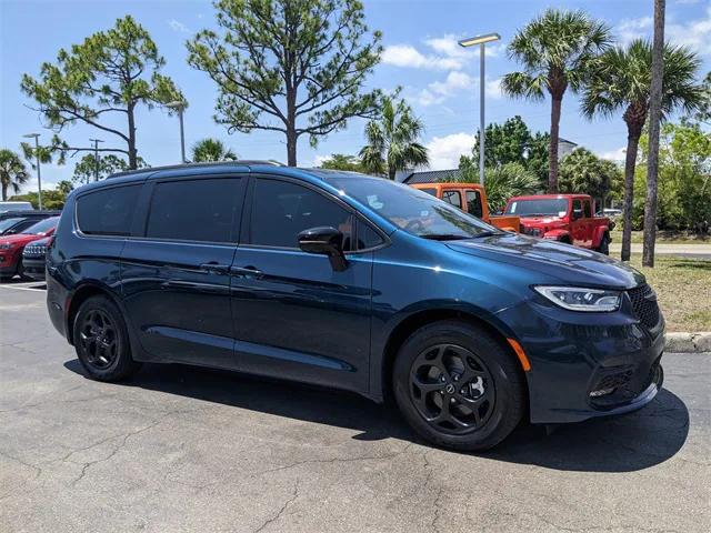 2025 Chrysler Pacifica Hybrid PACIFICA PLUG-IN HYBRID S APPEARANCE