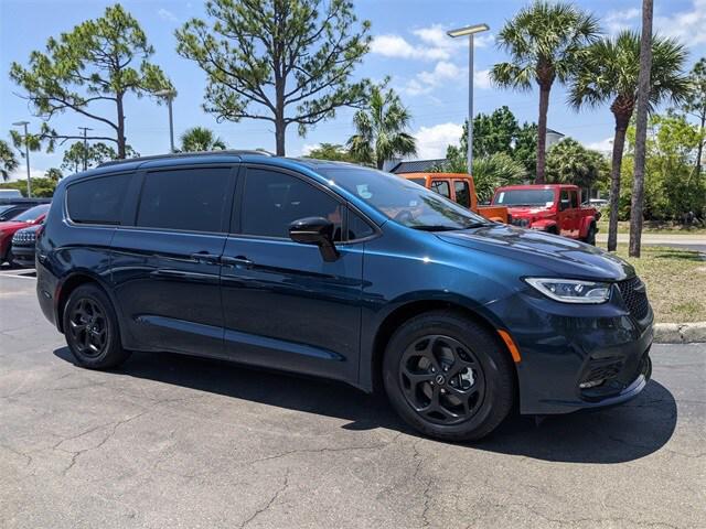 2025 Chrysler Pacifica Hybrid PACIFICA PLUG-IN HYBRID S APPEARANCE