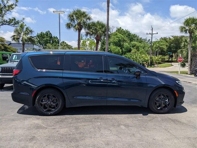 2025 Chrysler Pacifica Hybrid PACIFICA PLUG-IN HYBRID S APPEARANCE