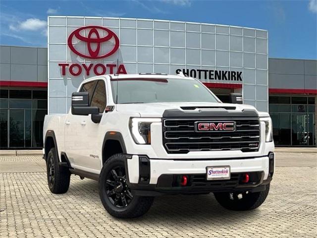 2025 GMC Sierra 2500HD 4WD Crew Cab Standard Bed AT4