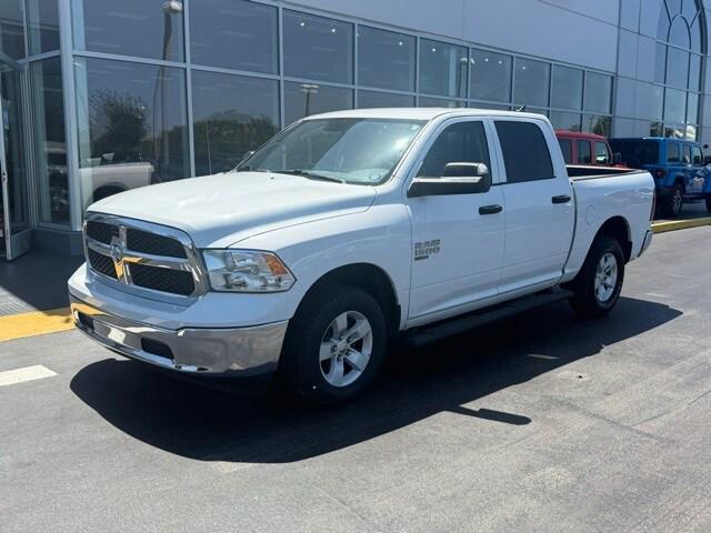 2022 RAM 1500 Classic SLT Crew Cab 4x4 57 Box