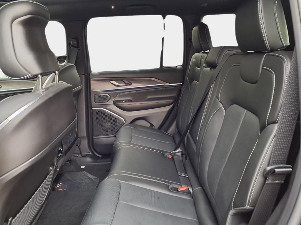2025 Jeep Grand Cherokee Overland - Photo 13