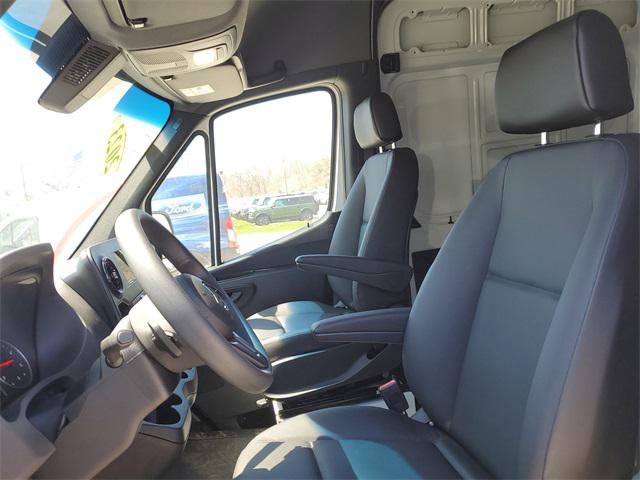2023 Mercedes-Benz Sprinter Cargo Van High Roof 4-Cyl Diesel HO