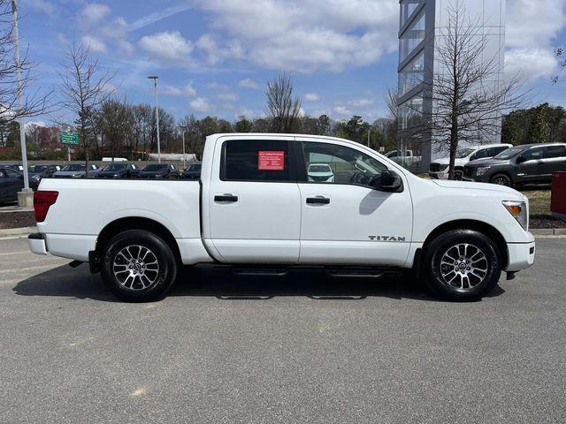 2024 Nissan TITAN Crew Cab SV 4x2