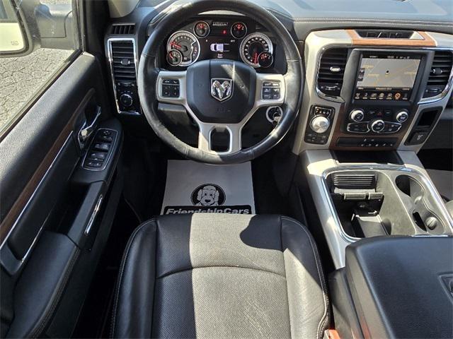 2017 RAM 1500 Laramie Crew Cab 4x4 57 Box