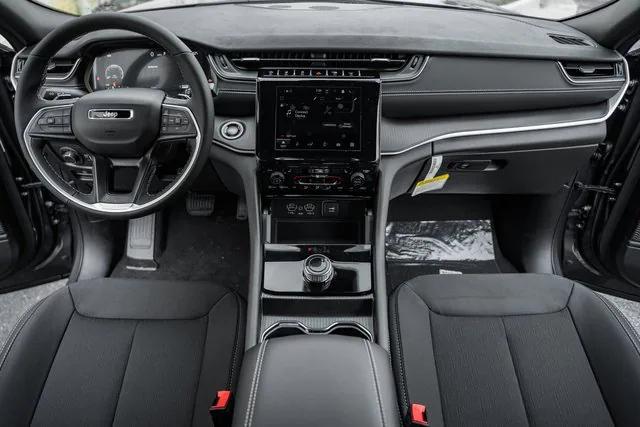 2025 Jeep Grand Cherokee GRAND CHEROKEE LAREDO X 4X4