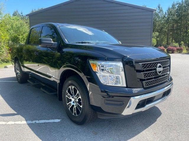 2023 Nissan TITAN Crew Cab SV 4x2