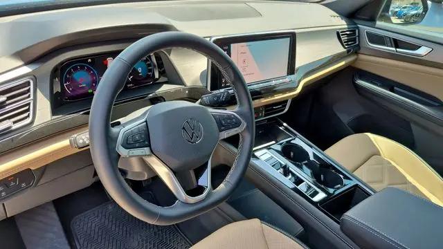 2025 Volkswagen Atlas Cross Sport 2.0T SE w/Technology