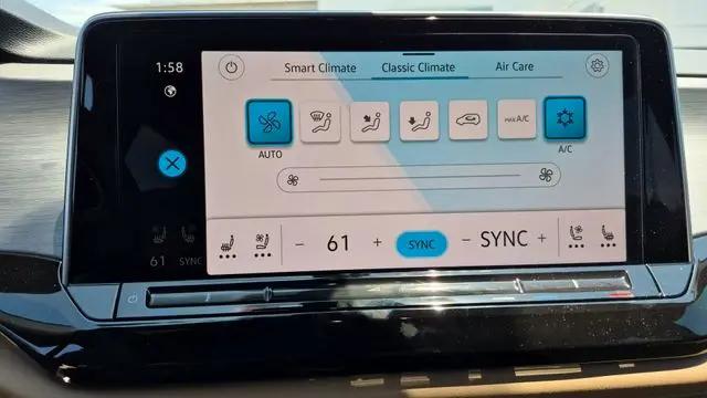 2025 Volkswagen Atlas Cross Sport 2.0T SE w/Technology