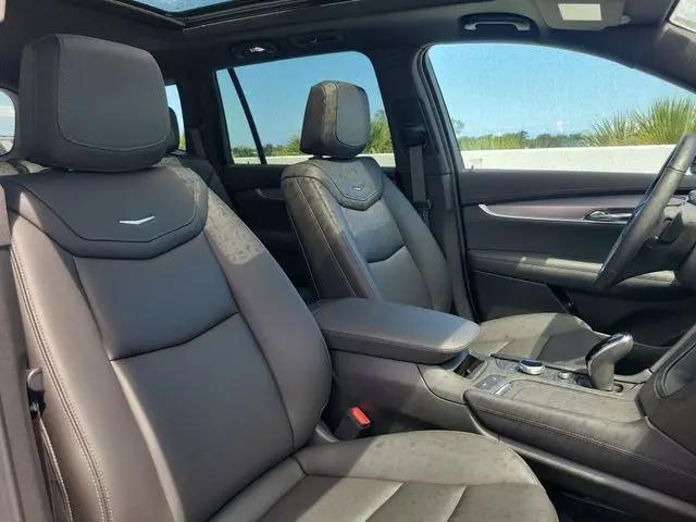 2025 Cadillac XT6 FWD Luxury