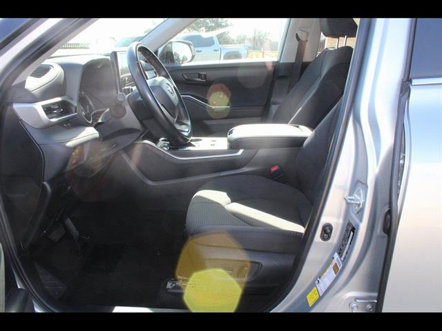 2023 Toyota Highlander LE