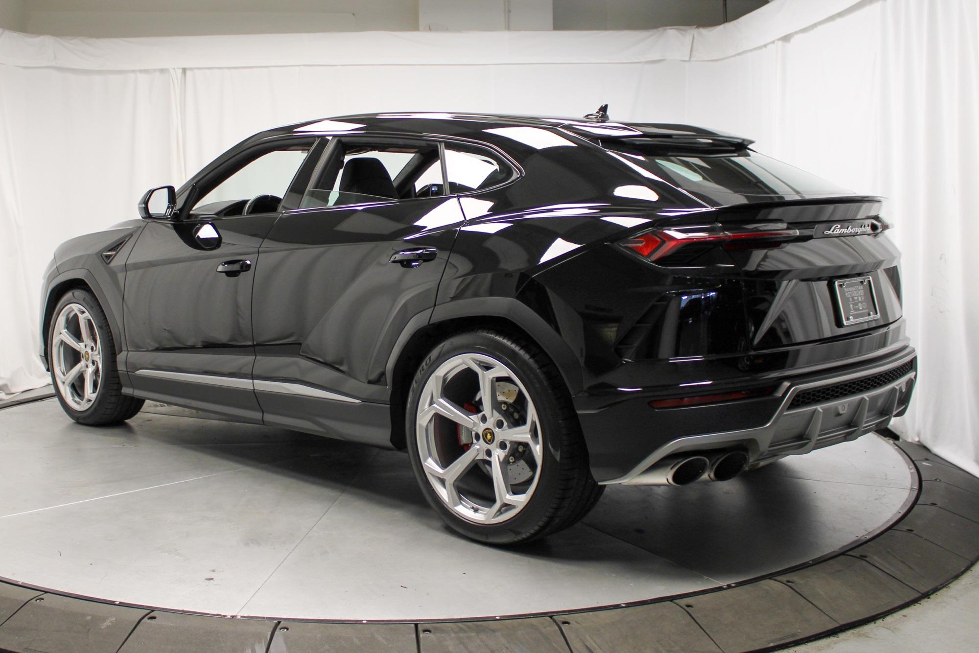 2021 Lamborghini Urus photo 3