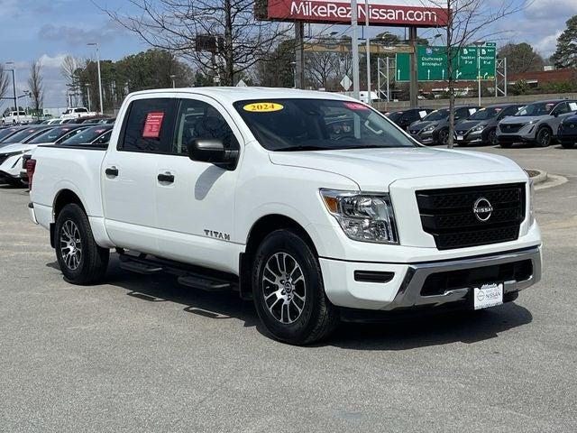 2024 Nissan TITAN Crew Cab SV 4x2