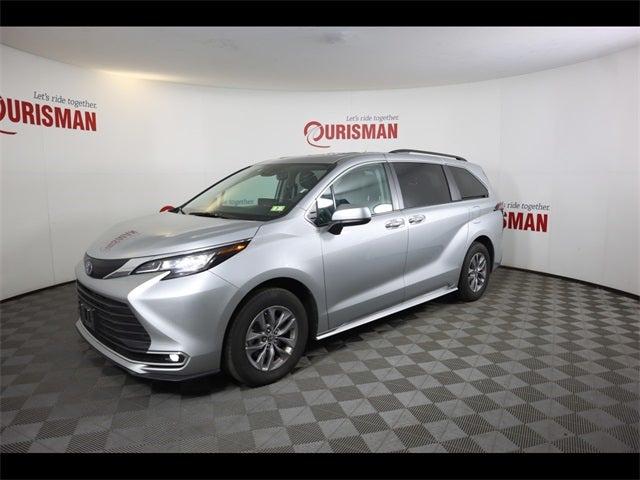 2023 Toyota Sienna XLE