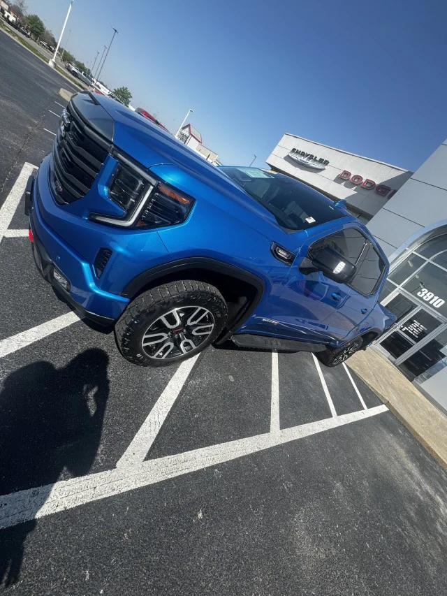 2023 GMC Sierra 1500 4WD Crew Cab Short Box AT4