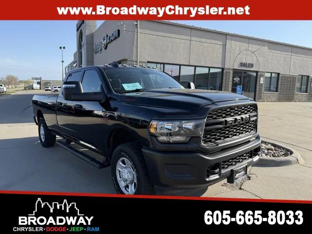 2024 RAM 3500 Tradesman Crew Cab 4x4 8 Box
