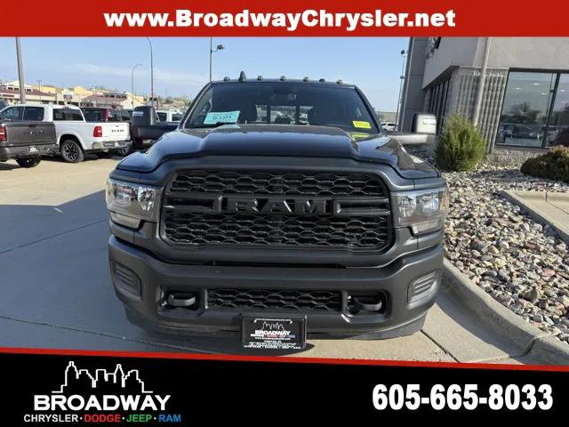 2024 RAM 3500 Tradesman Crew Cab 4x4 8 Box