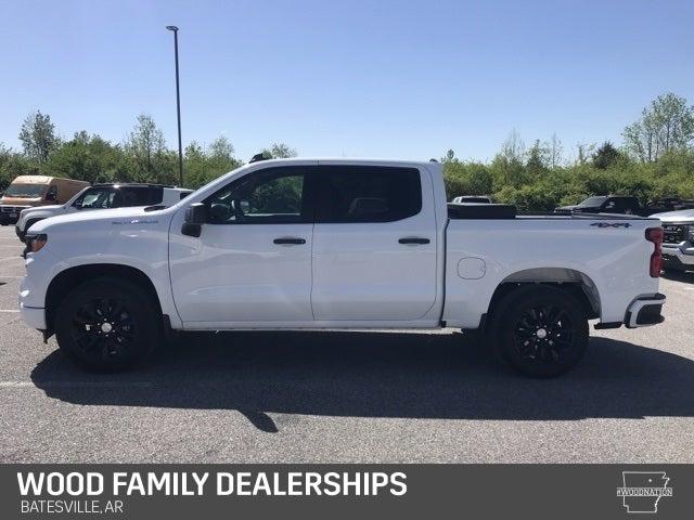 2022 Chevrolet Silverado 1500 4WD Crew Cab Short Bed Custom