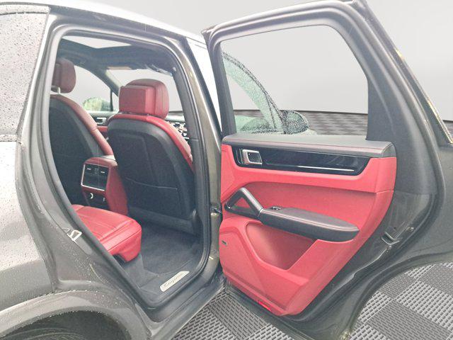 2021 Porsche Cayenne Base