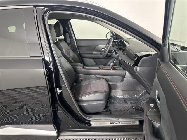 2025 Nissan Kicks SR Intelligent AWD