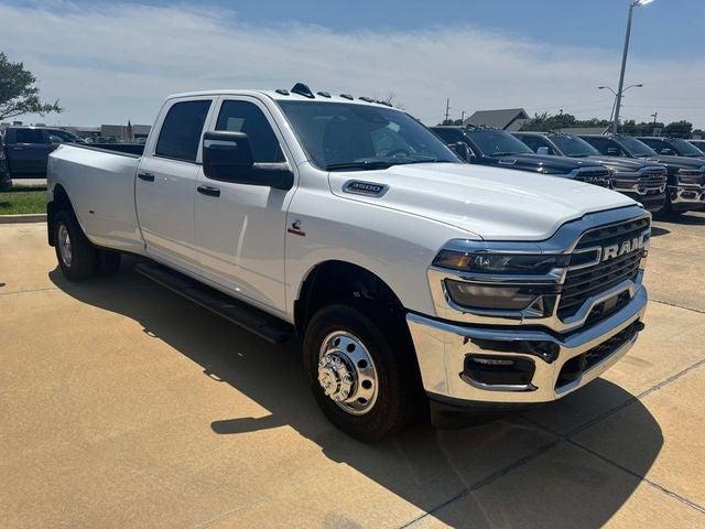 2025 RAM Ram 3500 RAM 3500 TRADESMAN CREW CAB 4X4 8 BOX