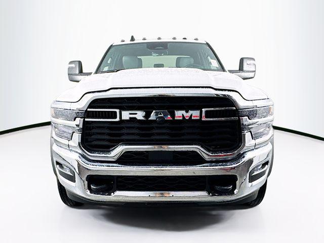 2025 RAM Ram 5500 Chassis Cab RAM 5500 TRADESMAN CHASSIS CREW CAB 4X4 84 CA