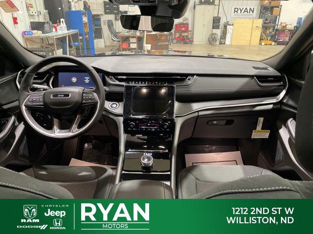 2025 Jeep Grand Cherokee GRAND CHEROKEE L LAREDO X 4X4