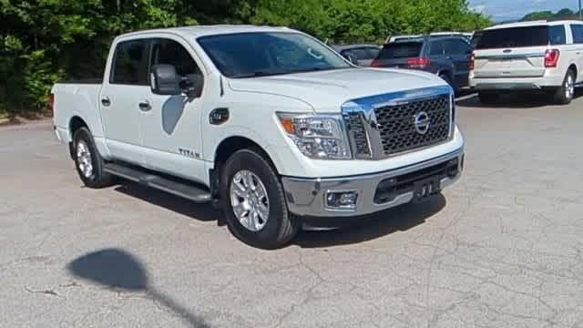 2017 Nissan TITAN SV