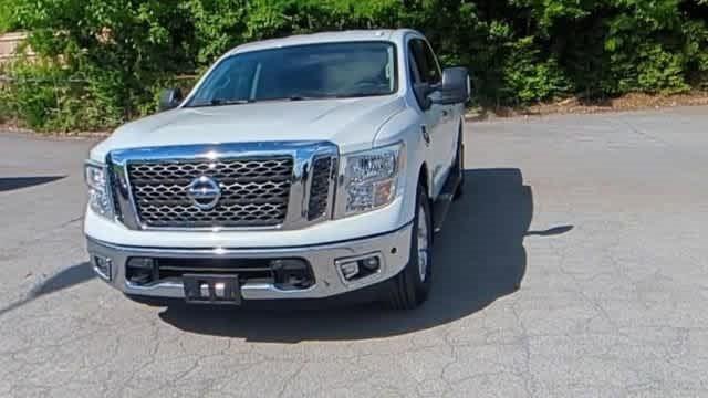 2017 Nissan TITAN SV