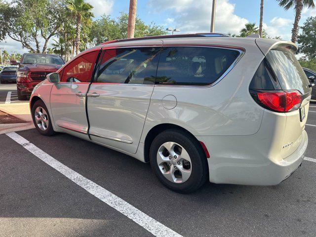 2017 Chrysler Pacifica Touring-L Plus