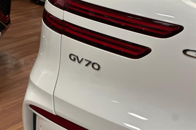 2026 Genesis GV70 Standard