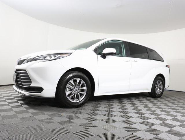 2022 Toyota Sienna LE