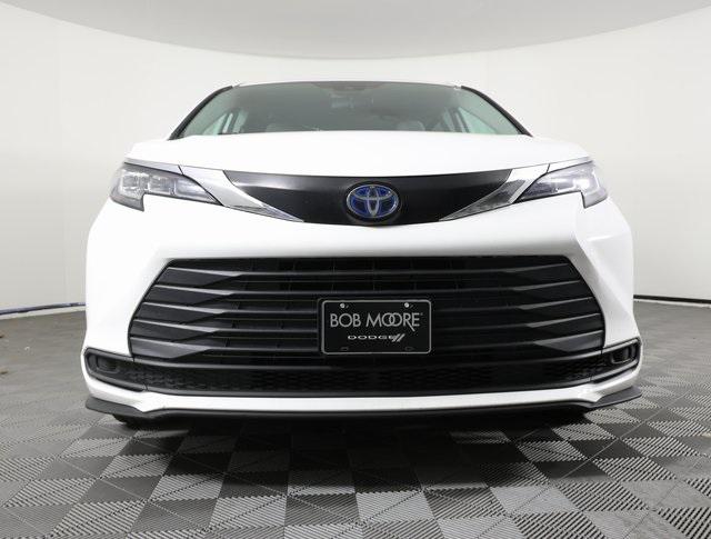 2022 Toyota Sienna LE