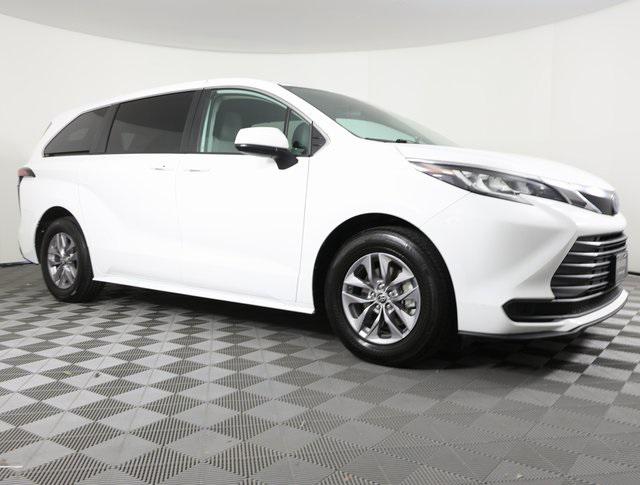 2022 Toyota Sienna LE