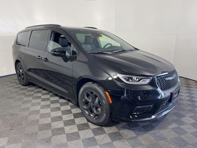2025 Chrysler Pacifica Hybrid PACIFICA PLUG-IN HYBRID S APPEARANCE