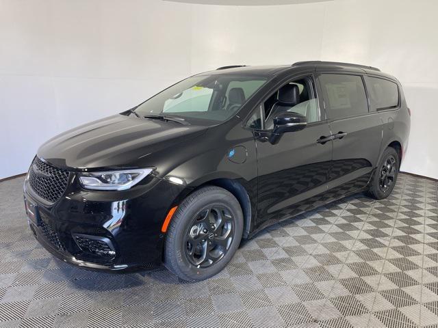 2025 Chrysler Pacifica Hybrid PACIFICA PLUG-IN HYBRID S APPEARANCE