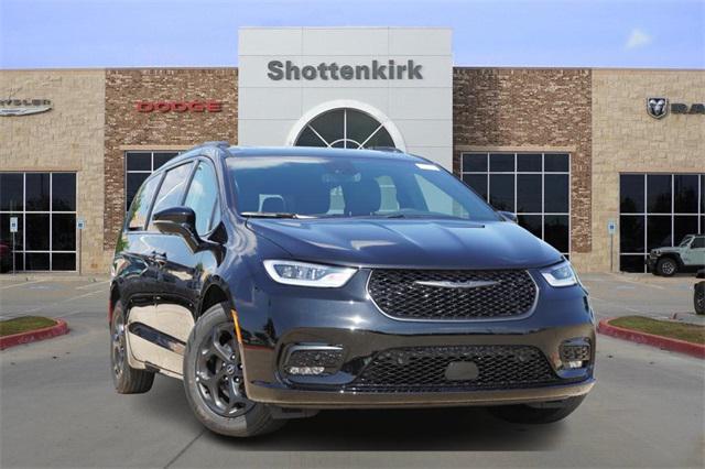 2025 Chrysler Pacifica Hybrid PACIFICA PLUG-IN HYBRID S APPEARANCE