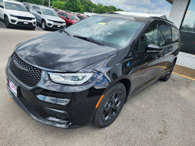 2025 Chrysler Pacifica Hybrid PACIFICA PLUG-IN HYBRID S APPEARANCE