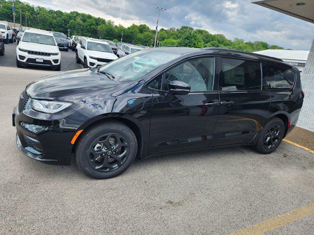 2025 Chrysler Pacifica Hybrid PACIFICA PLUG-IN HYBRID S APPEARANCE