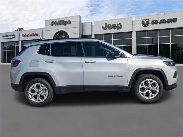 2025 Jeep Compass COMPASS LATITUDE 4X4