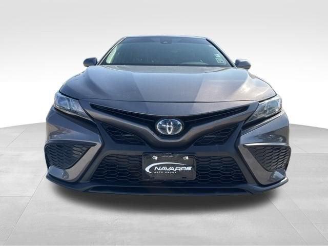 2022 Toyota Camry SE Hybrid