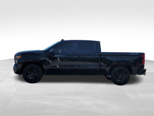 2022 Chevrolet Silverado 1500 4WD Crew Cab Short Bed Custom