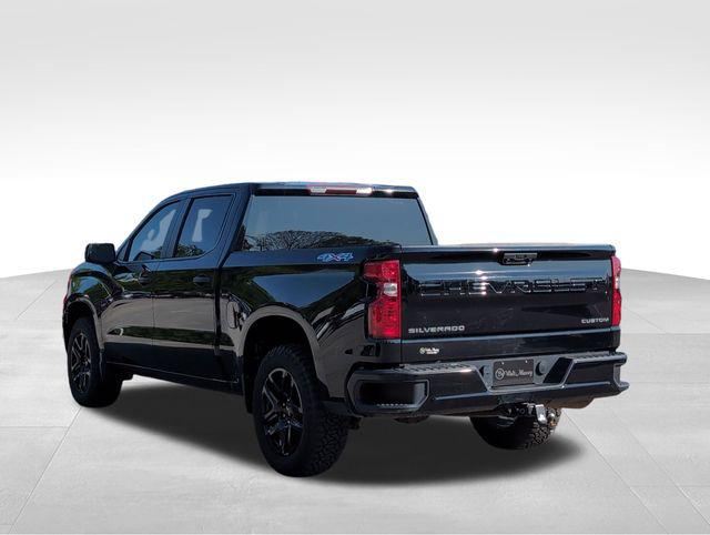 2022 Chevrolet Silverado 1500 4WD Crew Cab Short Bed Custom