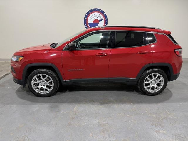 2023 Jeep Compass Latitude Lux FWD