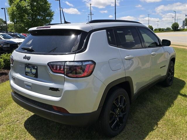 2025 Jeep Compass COMPASS LATITUDE 4X4