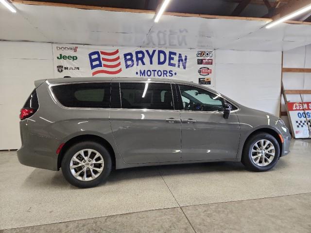2025 Chrysler Pacifica PACIFICA SELECT AWD