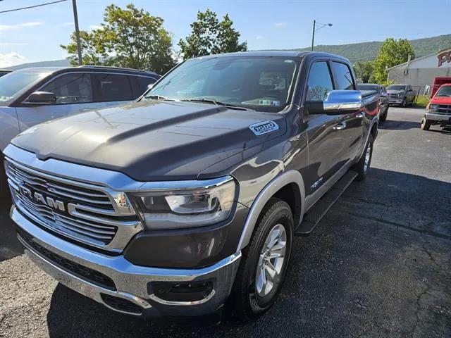 2019 RAM 1500 Laramie Crew Cab 4x4 57 Box