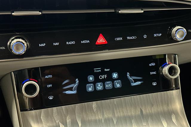 2026 Genesis GV70 Standard